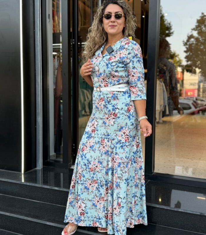 Fustan Maxi Blu me Lule dhe Rrip në Bel